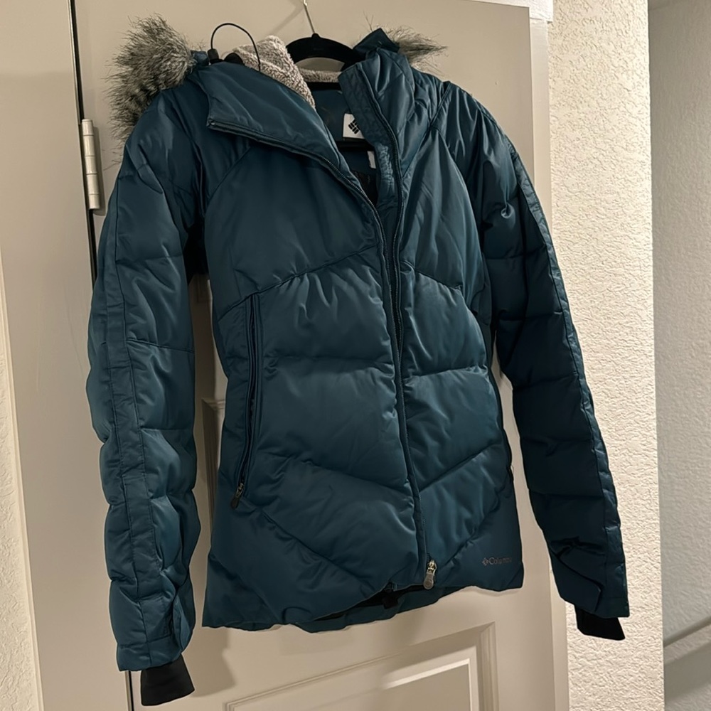 Women’s Columbia Omni heat ski jacket with fur lined hood size XS